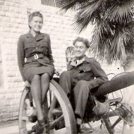 Joanna z kolegą z oddziału; p&oacute;źniej została żoną Jana